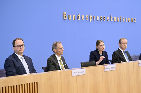 Bundespressekonferenz Vorstellung Gutachten Arzneimittel in Berlin