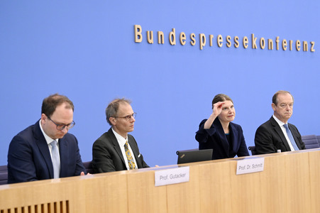 Bundespressekonferenz Vorstellung Gutachten Arzneimittel in Berlin