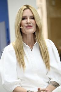 Prominenten-Event 'Der begehbare Kühlschrank' in Berlin