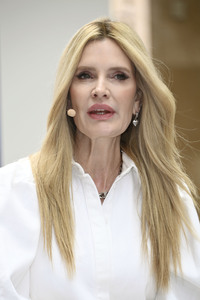 Prominenten-Event 'Der begehbare Kühlschrank' in Berlin