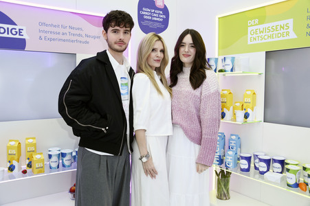 Prominenten-Event 'Der begehbare Kühlschrank' in Berlin