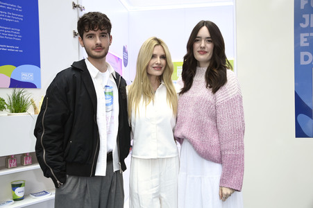 Prominenten-Event 'Der begehbare Kühlschrank' in Berlin