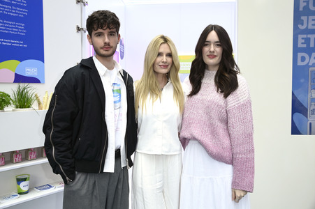 Prominenten-Event 'Der begehbare Kühlschrank' in Berlin