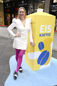 Prominenten-Event 'Der begehbare Kühlschrank' in Berlin