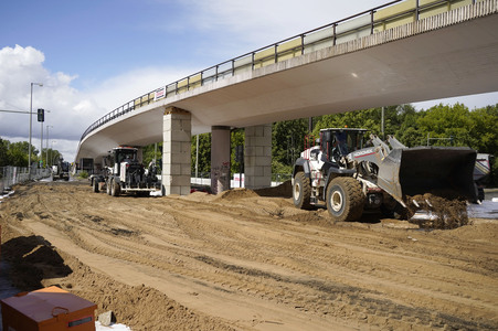 Abriss der kaputten Wuhlheide-Brücke in Berlin