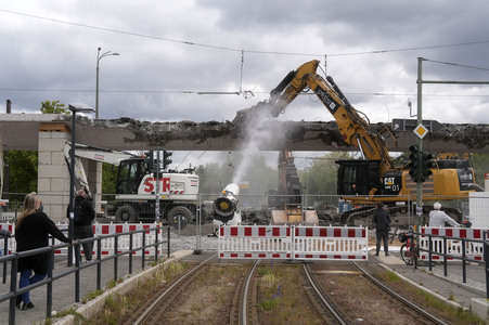 Abriss der kaputten Wuhlheide-Brücke in Berlin