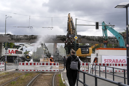 Abriss der kaputten Wuhlheide-Brücke in Berlin