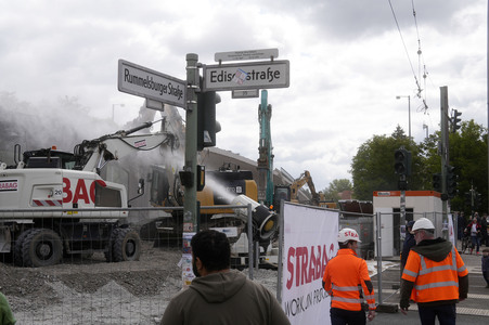 Abriss der kaputten Wuhlheide-Brücke in Berlin