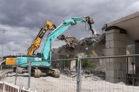 Abriss der kaputten Wuhlheide-Brücke in Berlin