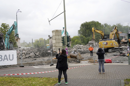 Abriss der kaputten Wuhlheide-Brücke in Berlin