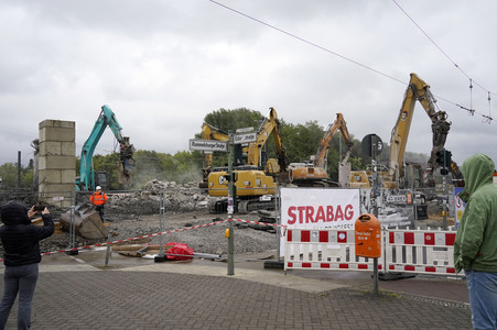 Abriss der kaputten Wuhlheide-Brücke in Berlin
