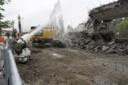 Abriss der kaputten Wuhlheide-Brücke in Berlin