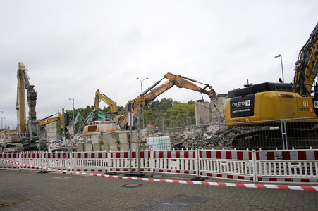 Abriss der kaputten Wuhlheide-Brücke in Berlin