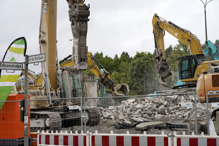 Abriss der kaputten Wuhlheide-Brücke in Berlin