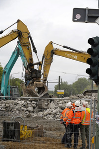 Abriss der kaputten Wuhlheide-Brücke in Berlin