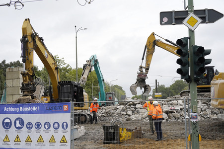 Abriss der kaputten Wuhlheide-Brücke in Berlin