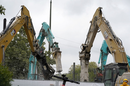 Abriss der kaputten Wuhlheide-Brücke in Berlin