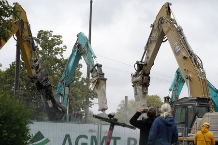Abriss der kaputten Wuhlheide-Brücke in Berlin