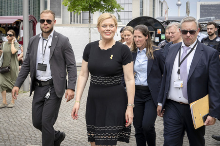 Fotoausstellung 'Wounded: The Legacy of War' von Bryan Adams beim 1. Nationalen Veteranentag in Berlin