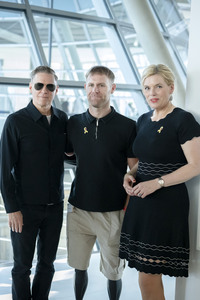 Fotoausstellung 'Wounded: The Legacy of War' von Bryan Adams beim 1. Nationalen Veteranentag in Berlin