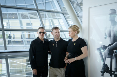 Fotoausstellung 'Wounded: The Legacy of War' von Bryan Adams beim 1. Nationalen Veteranentag in Berlin