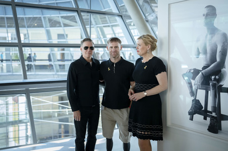Fotoausstellung 'Wounded: The Legacy of War' von Bryan Adams beim 1. Nationalen Veteranentag in Berlin