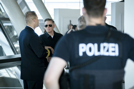 Fotoausstellung 'Wounded: The Legacy of War' von Bryan Adams beim 1. Nationalen Veteranentag in Berlin