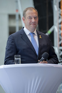 Fotoausstellung 'Wounded: The Legacy of War' von Bryan Adams beim 1. Nationalen Veteranentag in Berlin