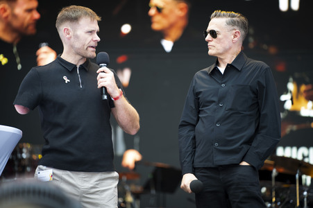 Fotoausstellung 'Wounded: The Legacy of War' von Bryan Adams beim 1. Nationalen Veteranentag in Berlin