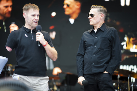 Fotoausstellung 'Wounded: The Legacy of War' von Bryan Adams beim 1. Nationalen Veteranentag in Berlin