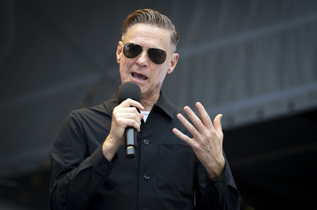 Fotoausstellung 'Wounded: The Legacy of War' von Bryan Adams beim 1. Nationalen Veteranentag in Berlin