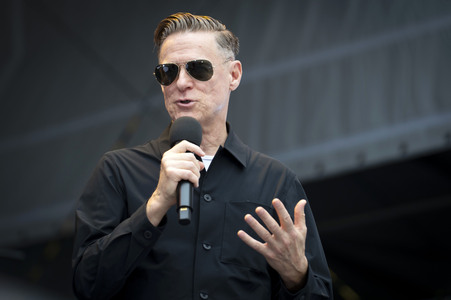 Fotoausstellung 'Wounded: The Legacy of War' von Bryan Adams beim 1. Nationalen Veteranentag in Berlin