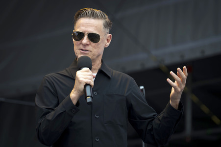 Fotoausstellung 'Wounded: The Legacy of War' von Bryan Adams beim 1. Nationalen Veteranentag in Berlin