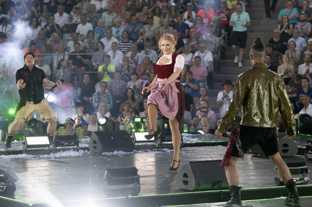 TV-Show 'Schlagerbooom Open Air 2025 - Die Berge leuchten!' in Kitzbühel