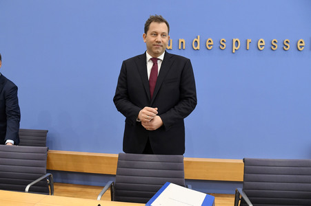 Bundespressekonferenz zum Entwurf des Bundeshaushalts 2025 in Berlin