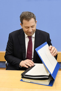 Bundespressekonferenz zum Entwurf des Bundeshaushalts 2025 in Berlin