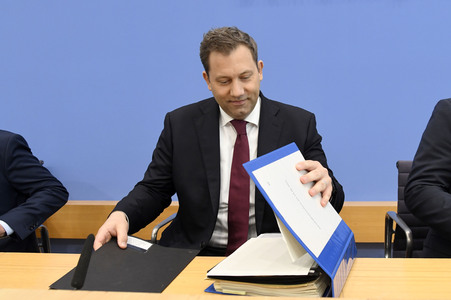 Bundespressekonferenz zum Entwurf des Bundeshaushalts 2025 in Berlin