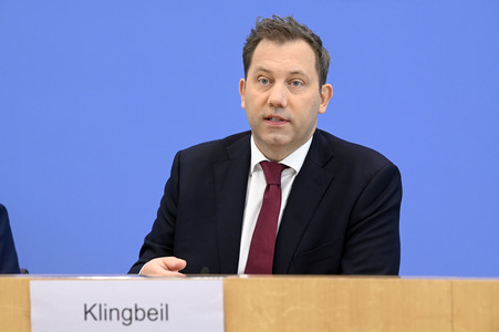 Bundespressekonferenz zum Entwurf des Bundeshaushalts 2025 in Berlin