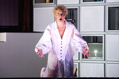 Theaterprobe 'DI-VI-SI-ON' in Berlin