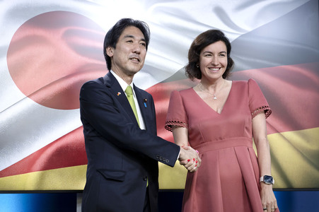 Unterzeichnung von Absichtserklärungen zwischen Japan und Deutschland in Berlin