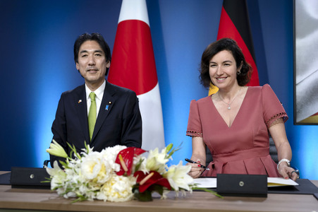 Unterzeichnung von Absichtserklärungen zwischen Japan und Deutschland in Berlin