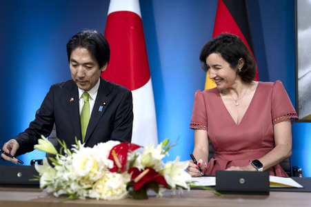 Unterzeichnung von Absichtserklärungen zwischen Japan und Deutschland in Berlin