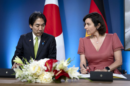Unterzeichnung von Absichtserklärungen zwischen Japan und Deutschland in Berlin