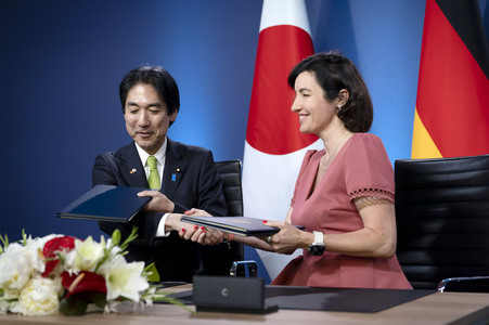 Unterzeichnung von Absichtserklärungen zwischen Japan und Deutschland in Berlin