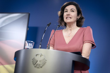 Unterzeichnung von Absichtserklärungen zwischen Japan und Deutschland in Berlin