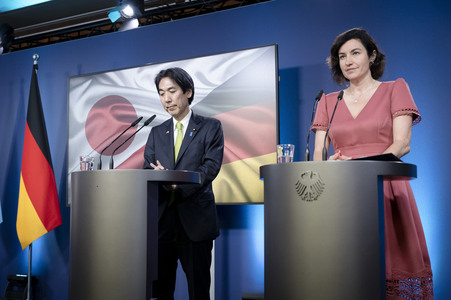 Unterzeichnung von Absichtserklärungen zwischen Japan und Deutschland in Berlin