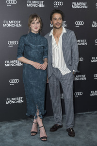 Serienpremiere 'Miss Sophie - Same Procedure as Every Year', Fil