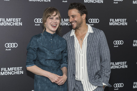 Serienpremiere 'Miss Sophie - Same Procedure as Every Year', Fil