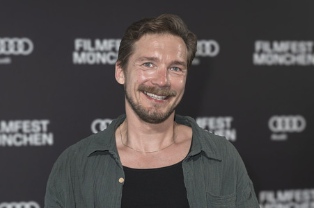 Serienpremiere 'Miss Sophie - Same Procedure as Every Year', Fil