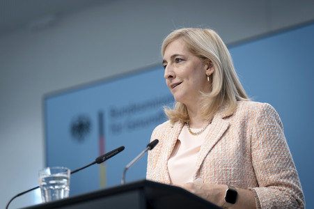 Pressestatement von Bundesgesundheitsministerin Nina Warken in Berlin